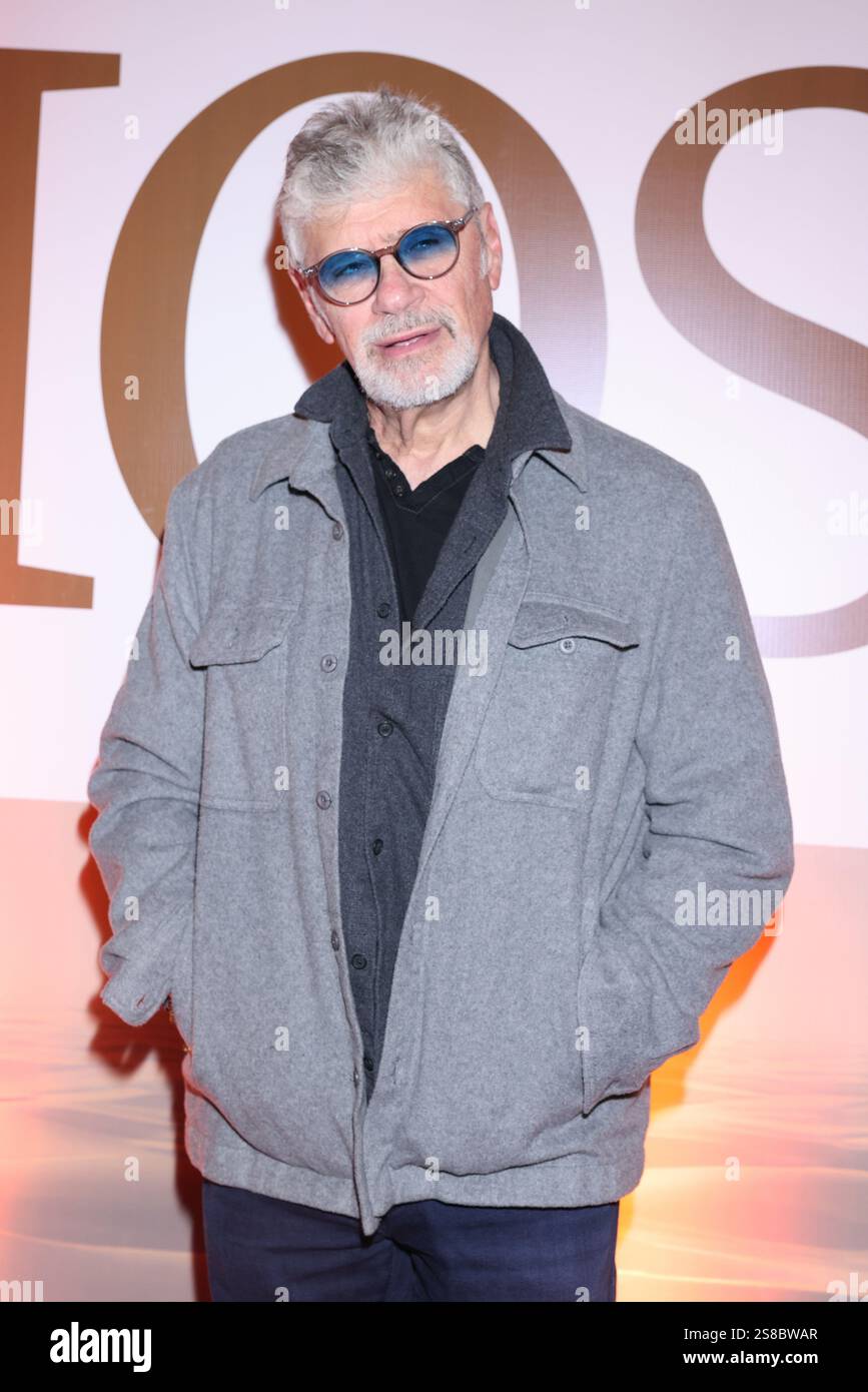 21. Januar 2025, Mexiko-Stadt, Ciudad de Mexico, Mexiko: Henry Zakka besucht den roten Teppich für die â€˜El NiÃ±o Diosâ€™ Premiere im Cinemex Metropoli Patriotismo. Am 21. Januar 2025 in Mexiko-Stadt. (Kreditbild: © Yamak Perea/OKULARIS via ZUMA Press Wire) NUR REDAKTIONELLE VERWENDUNG! Nicht für kommerzielle ZWECKE! Stockfoto