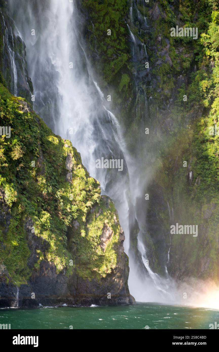 Wasserfall im Milford Sound auf Südinsel Neuseeland Stockfoto