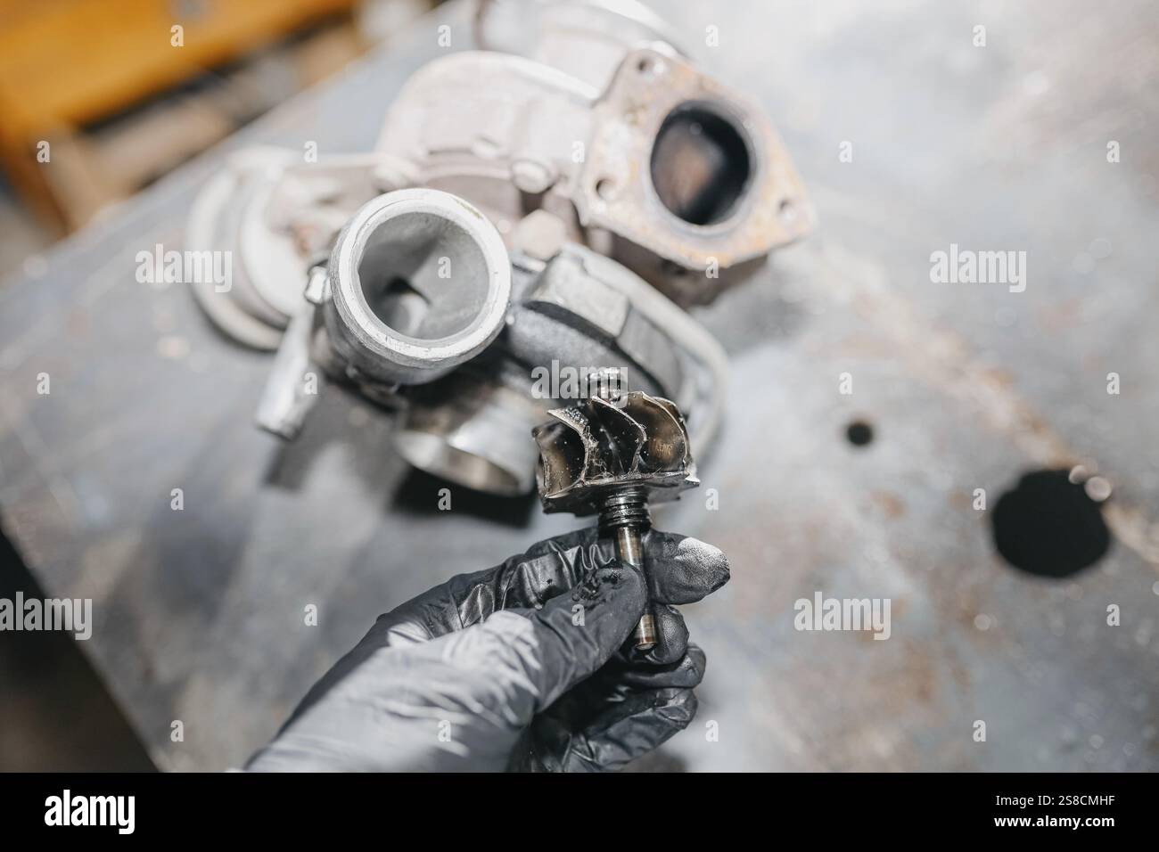 Kfz-Reparatur in einem Kfz-Service-Center Motordiagnostik Stockfoto