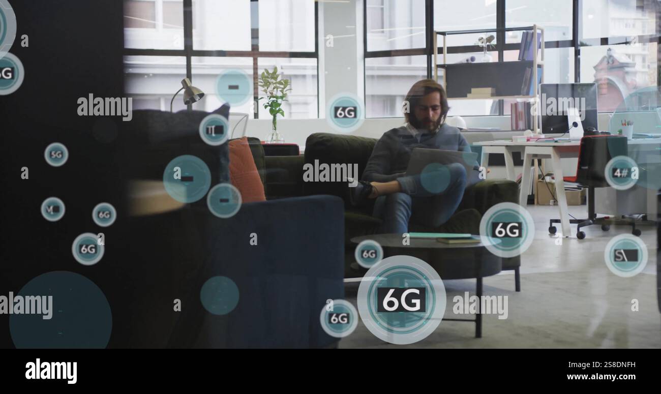 Bild der 6G-Technologie über Menschen, die in modernen Büros arbeiten Stockfoto