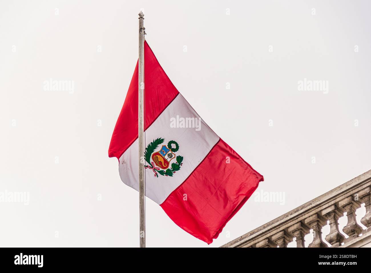 Flagge von Peru im peruanischen Literaturhaus, Cercado de Lima - Peru Stockfoto