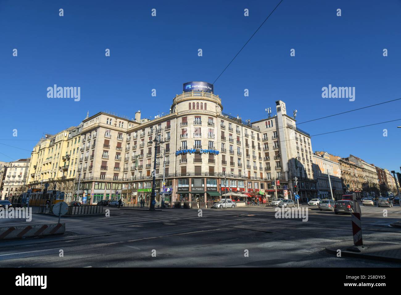 Stadtzentrum von Budapest: Rakoczi Straße und Karoly Boulevard Kreuzung, Ungarn Stockfoto