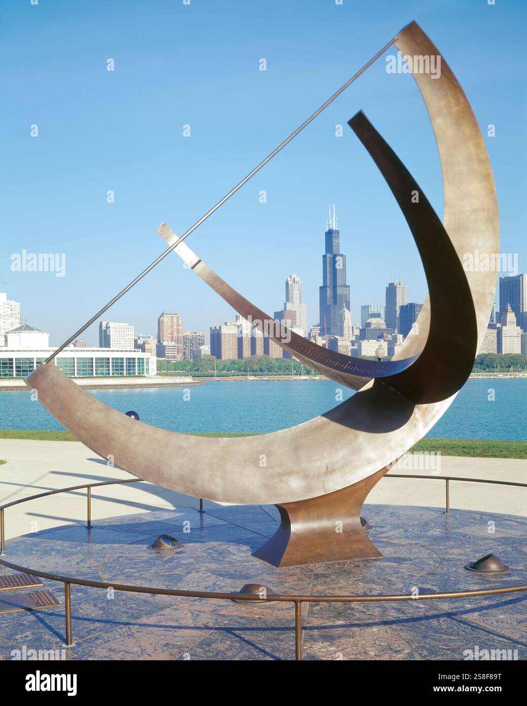 Sundial und City Buildings, Chicago, Illinois, USA Stockfoto