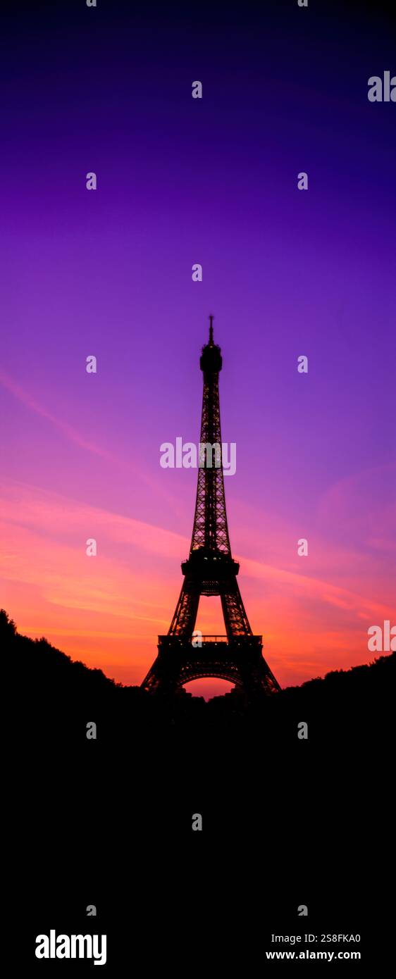 Blick auf den Eiffelturm bei Sonnenuntergang, Paris, Frankreich Stockfoto