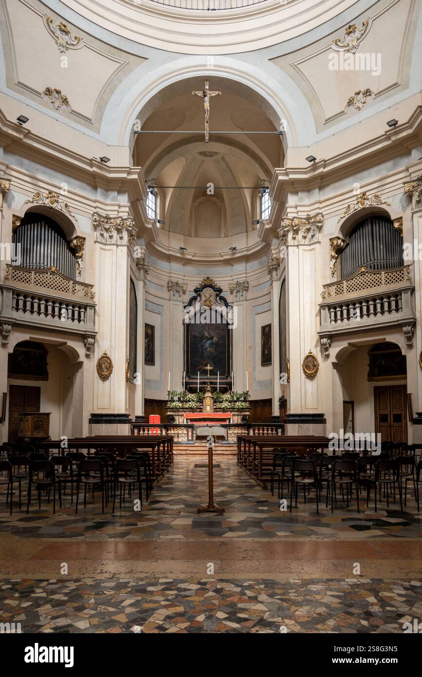 Innenraum des San Bernardino alle Ossa in Mailand Stockfoto
