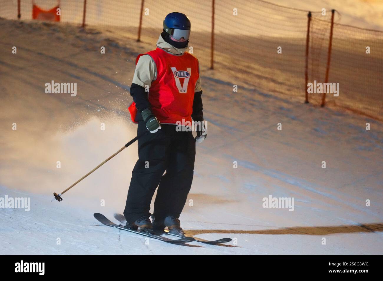 Baerum 20250122. Norwegischer Prinz Sverre Magnus Skifahren. Kronprinzessin Mette Marit, Kronprinz Haakon und Prinz Sverre Magnus (im Bild) besuchen das Skizentrum Lommedalen am Mittwochabend. Dort werden sie gemeinsam mit behinderten Athleten des Vivil Sports Club Alpintraining absolvieren. Sowohl das Kronprinz-Paar als auch Sverre Magnus haben schon oft auf Skiern trainiert und werden gemeinsam mit Vivil-Athleten im echten Slalom mit Toren versuchen. Die Kronprinzessin ist die Schirmherrin der Vivil Games. Vivil Sports Club ist einer der wenigen Vereine in Norwegen, die angepasstes alpines Training für Athleten anbieten Stockfoto