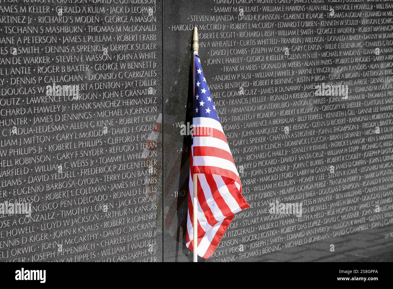 Amerikanische Flagge an der Memorial Wall in Washington D.C. Stockfoto