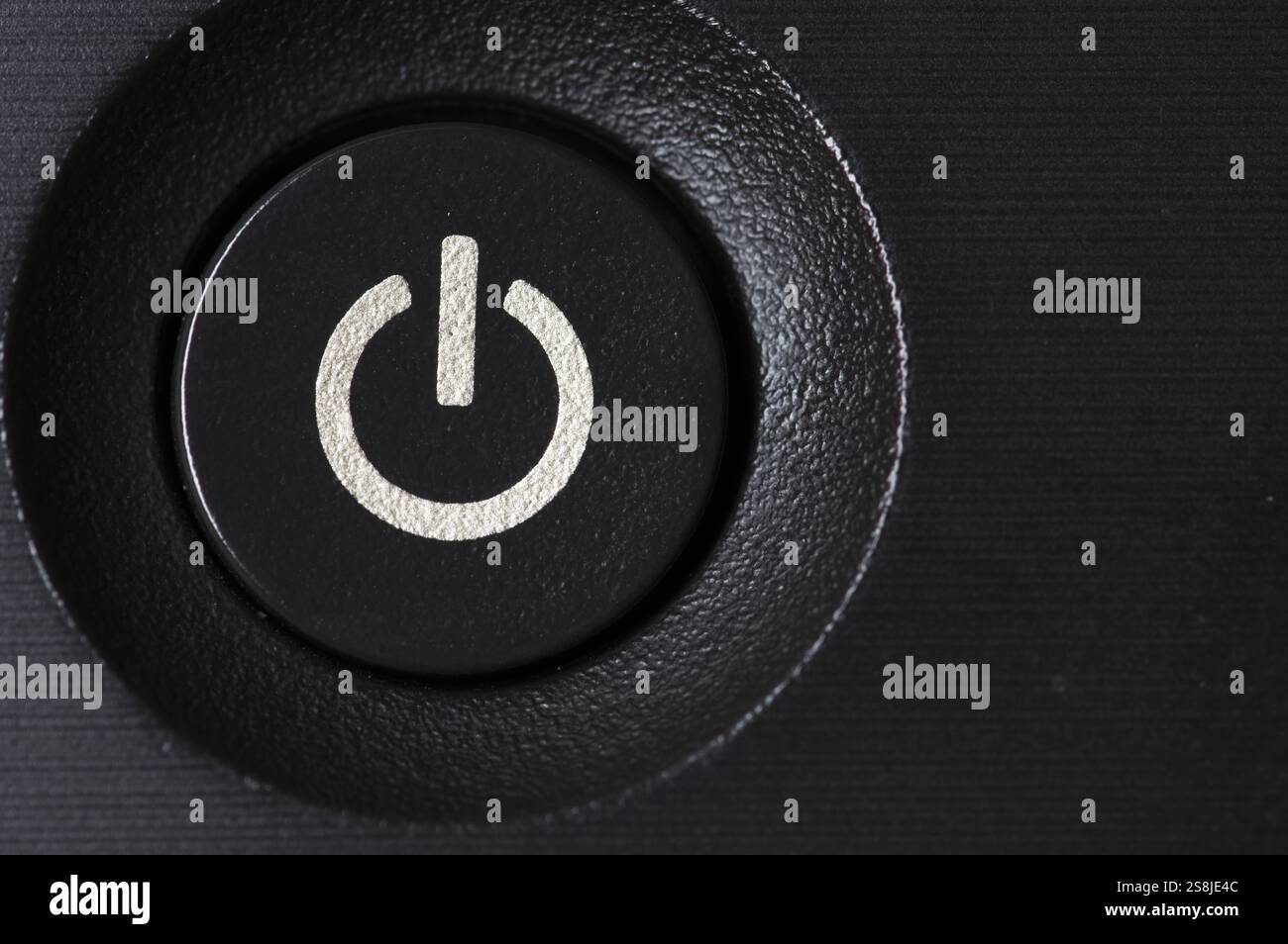 Nahaufnahme des Netzschalters an der elektronischen Maschine Stockfoto