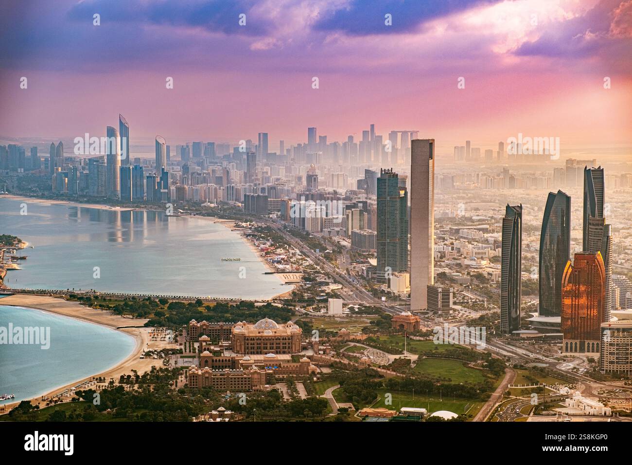 Abu Dhabi, Vereinigte Arabische Emirate, 3. Januar 2024. Luftbild der Stadt Abu Dhabi, Panorama Stockfoto