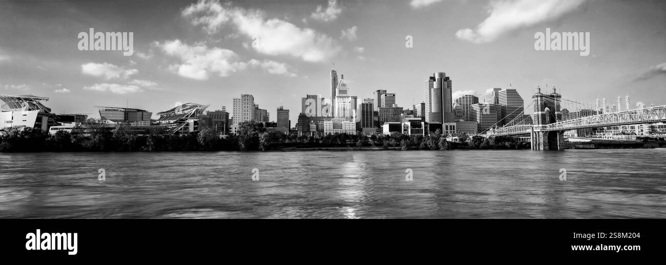 Gebäude an der Waterfront, Ohio River, Cincinnati, Ohio, USA Stockfoto