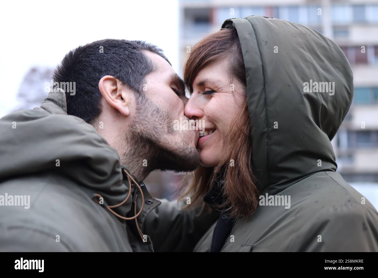 Intimer Moment eines verliebten Paares Stockfoto