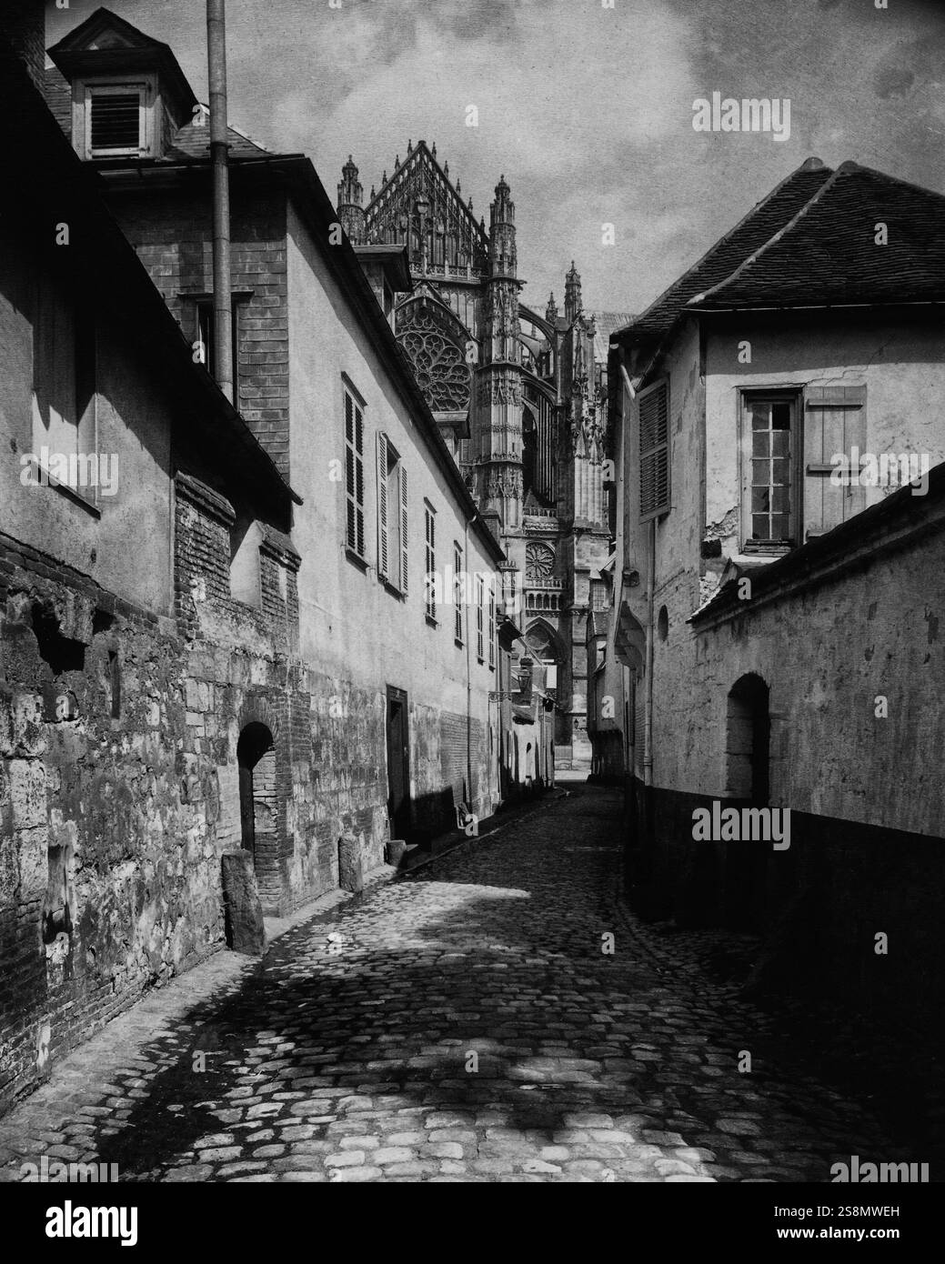 Beauvais, Rue Feutrier von Eugene Atget Stockfoto