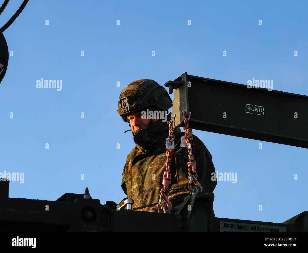 Der deutsche Verteidigungsminister Boris Pistorius besucht deutsche Soldaten, als er am 23. Januar 2025 in Jasionka bei Rzeszow, Polen, auf dem deutsche Militärübungsplatz eintrifft. Stockfoto