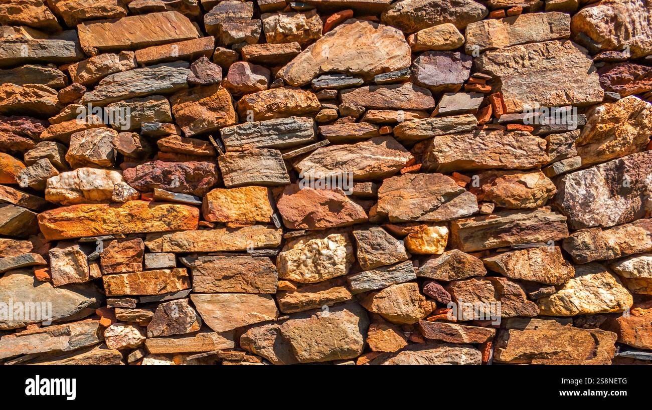Strukturiertes Hintergrunddesign Mit Natursteinwand Stockfoto