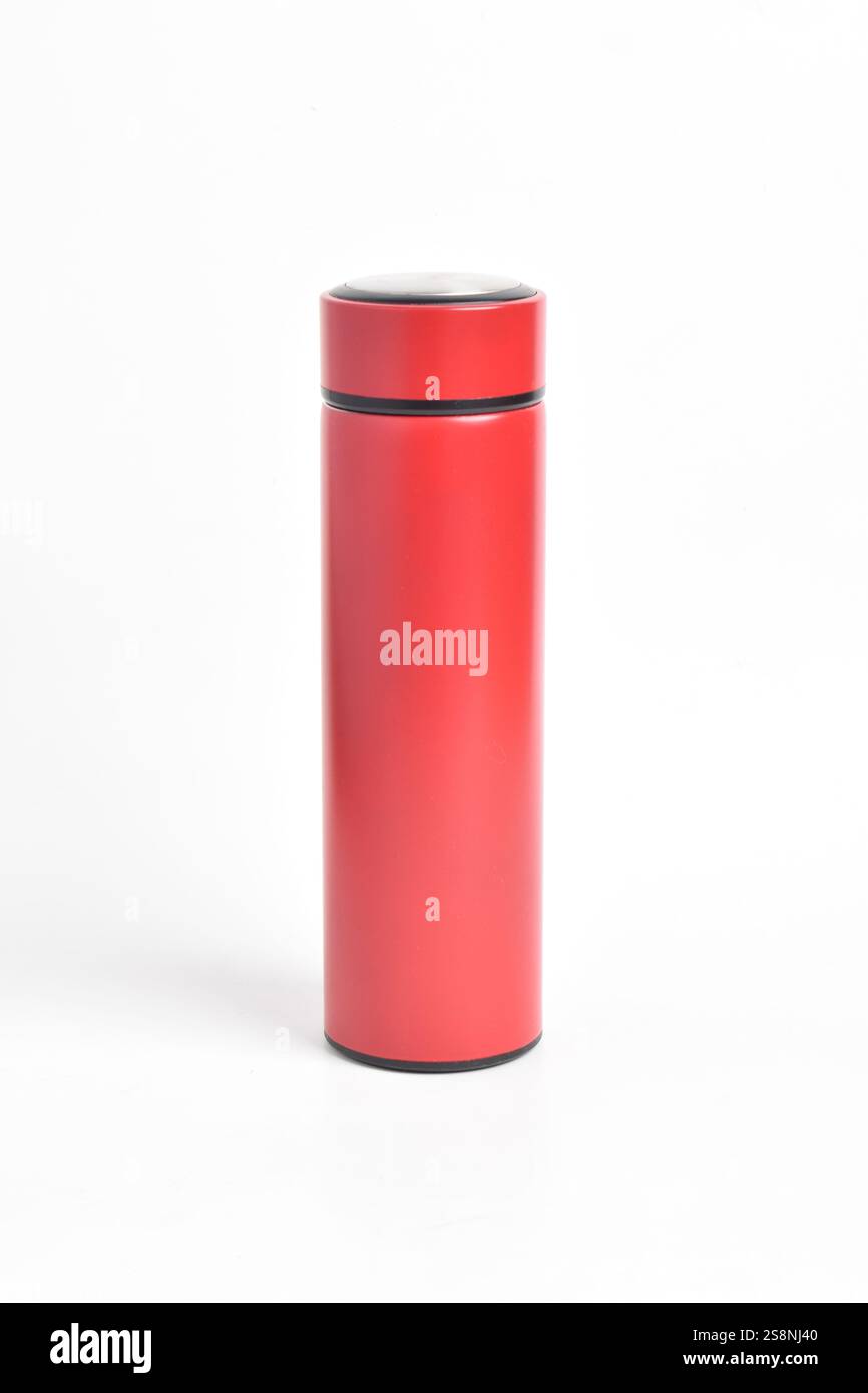 Leeres rotes Tumbler Modell isoliert auf weißem Hintergrund Stockfoto