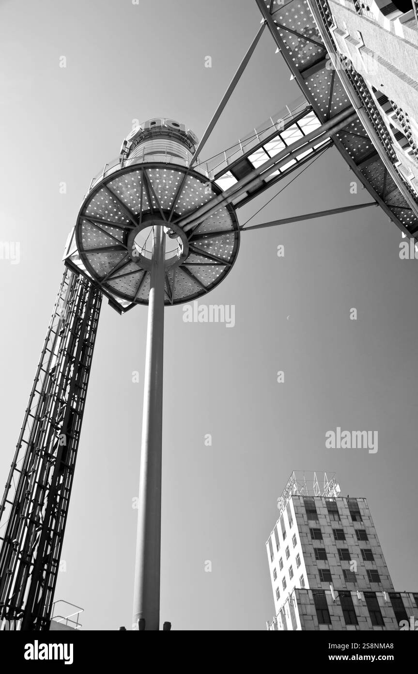 Ikonischer moderner Aufzug in der Mall Las Arenas, ehemals und Bull Ring, Plaza España, Barcelona, Sants Montjuic District, Spanien Stockfoto