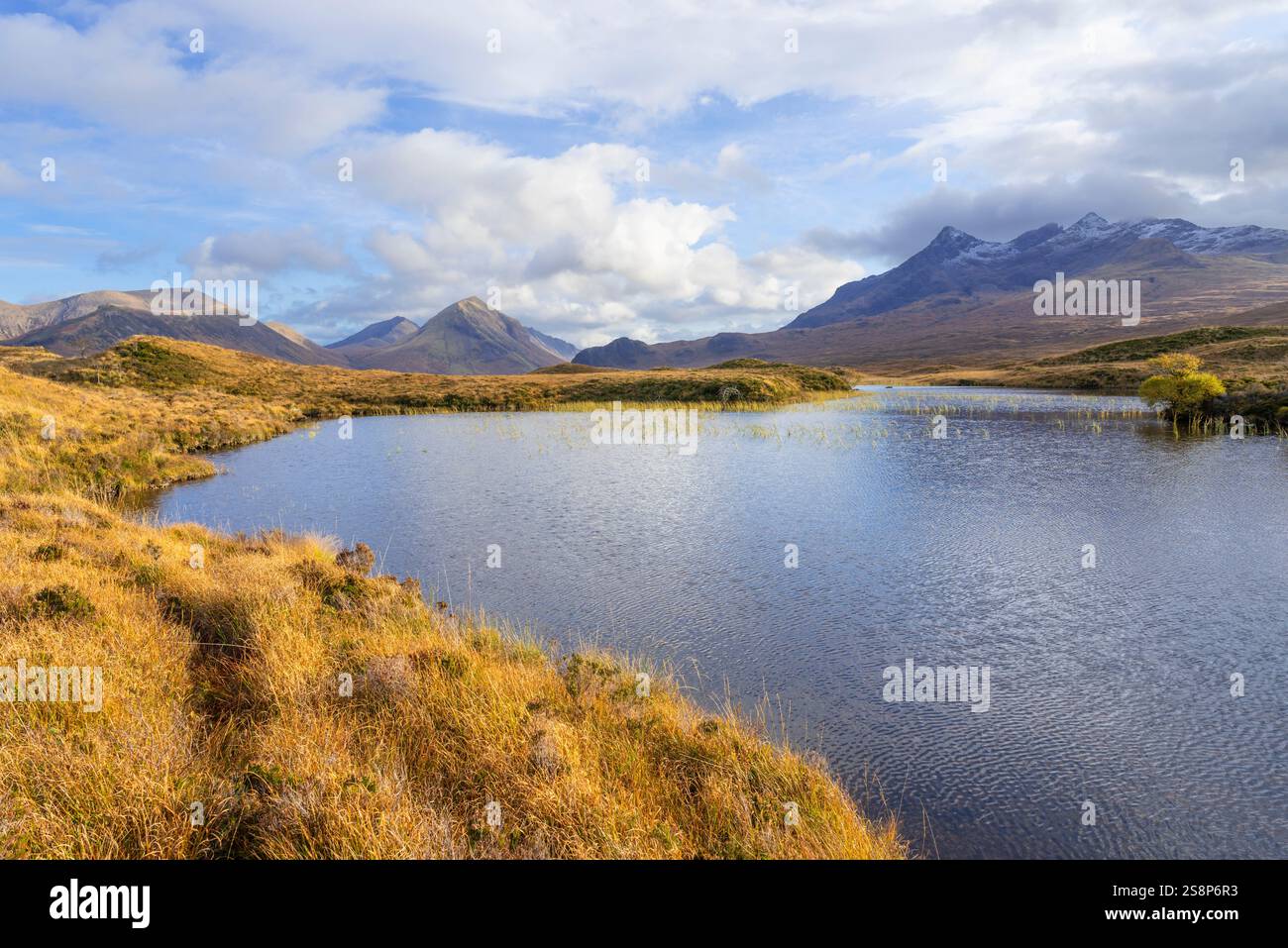 Blick auf Skye Cuillin von Loch Caol nach Sgurr nan Gillean und Marsco Glen Sligachan Isle of Skye Highlands und Inseln Schottland Großbritannien GB Europa Stockfoto