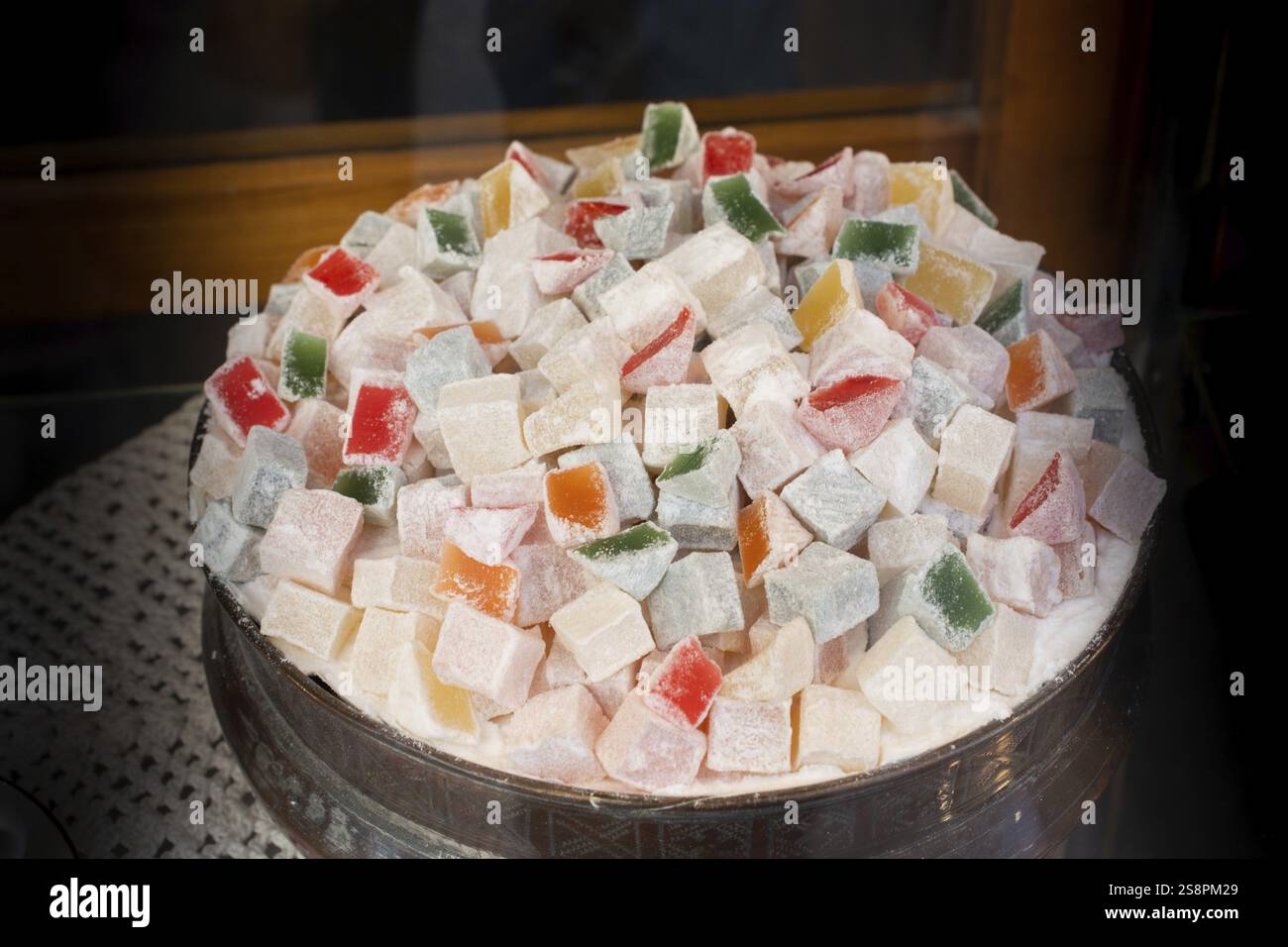 Traditionelle türkische Delikatesse, zuckerbeschichtete weiche Süßigkeiten Stockfoto