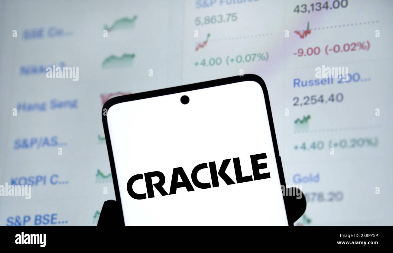 Das Crackle-Logo wird auf dem Smartphone angezeigt. Crackle ist eine US-amerikanische Video-Streaming-Plattform Stockfoto
