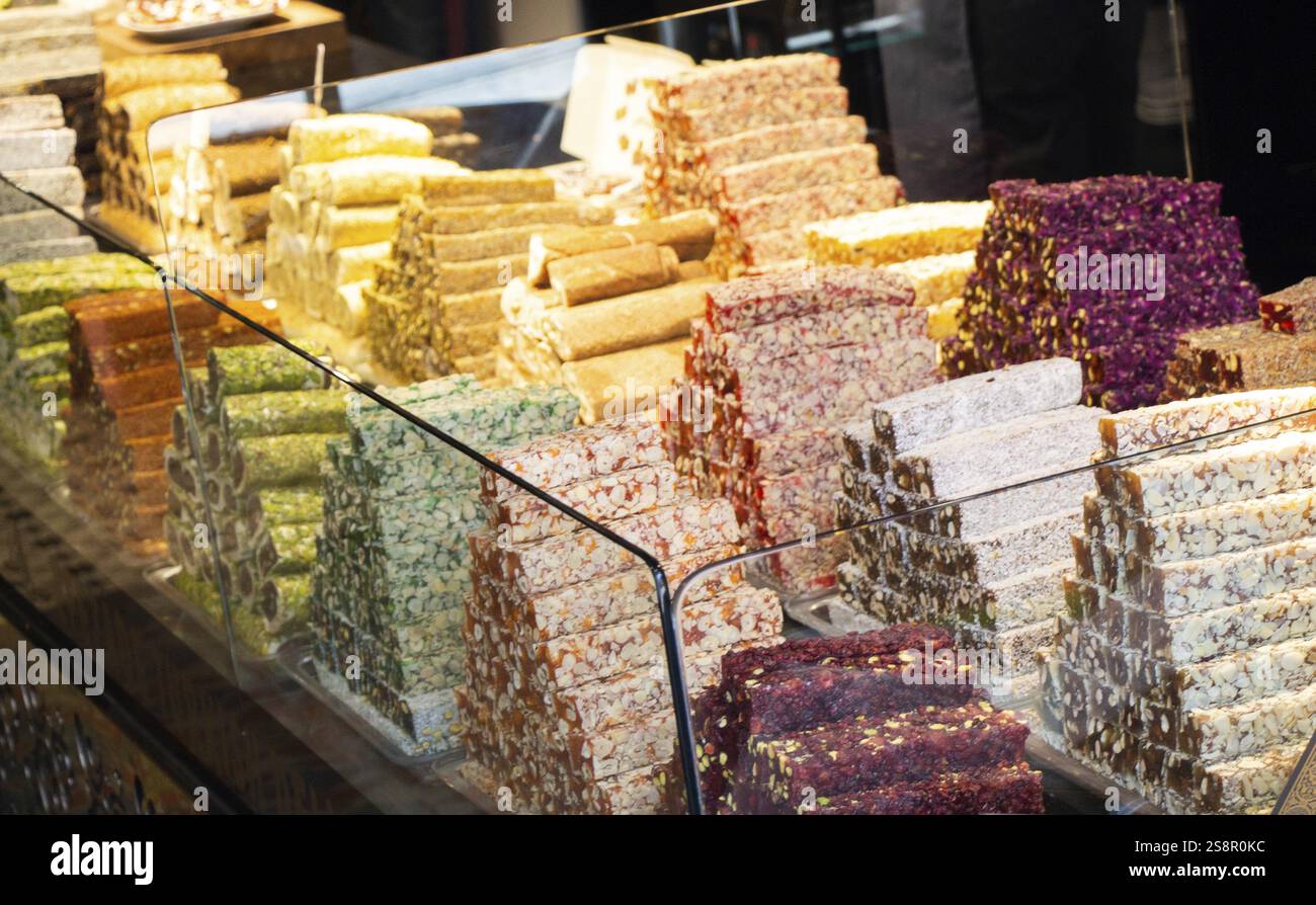 Traditionelle türkische Delikatesse, zuckerbeschichtete weiche Süßigkeiten Stockfoto