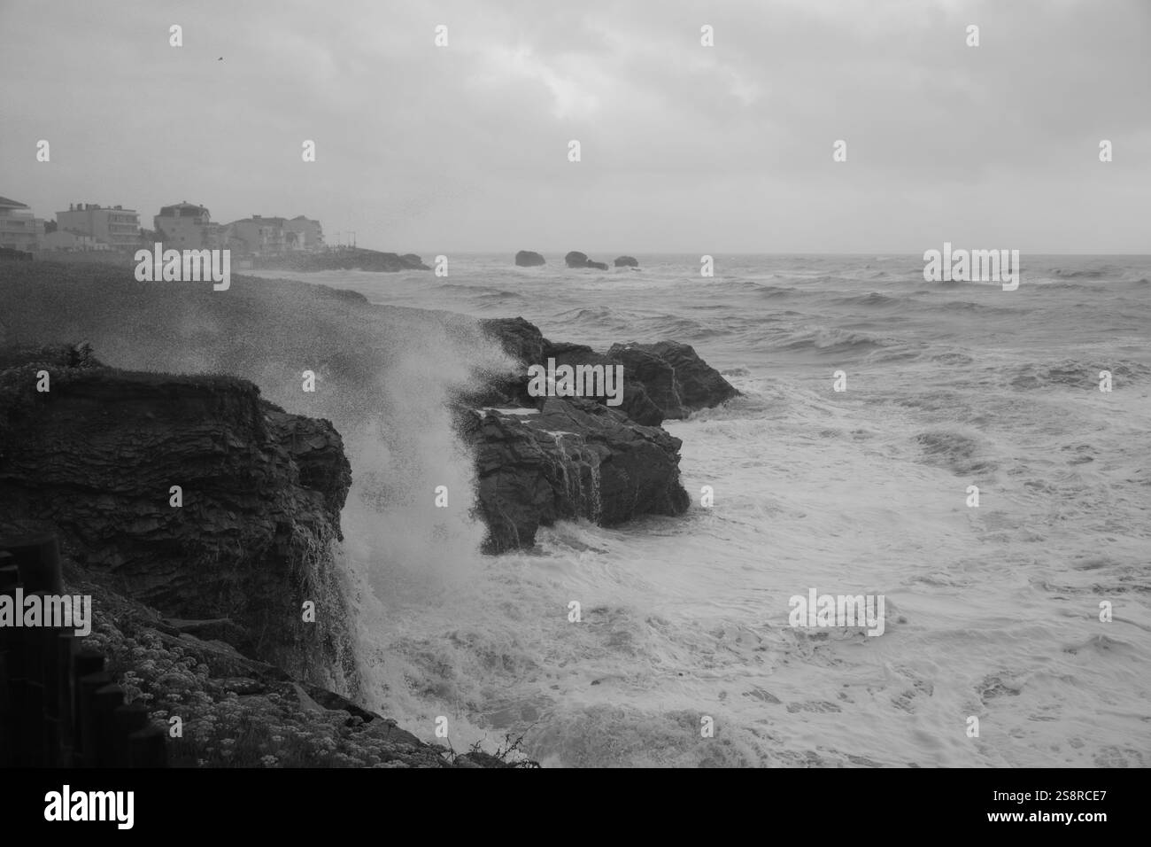 Frankreich, Pays de la Loire, Vendée, Saint-Hilaire de Riez, Küstenstraße, stürmisches Wetter, Sturm Stockfoto
