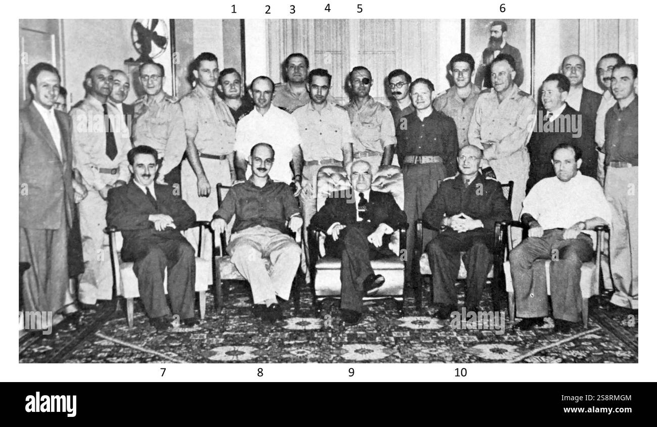 Foto von Premierminister David Ben Gurion (1886-1973) Treffen mit militärischen Führer. Vom 20. Jahrhundert Stockfoto