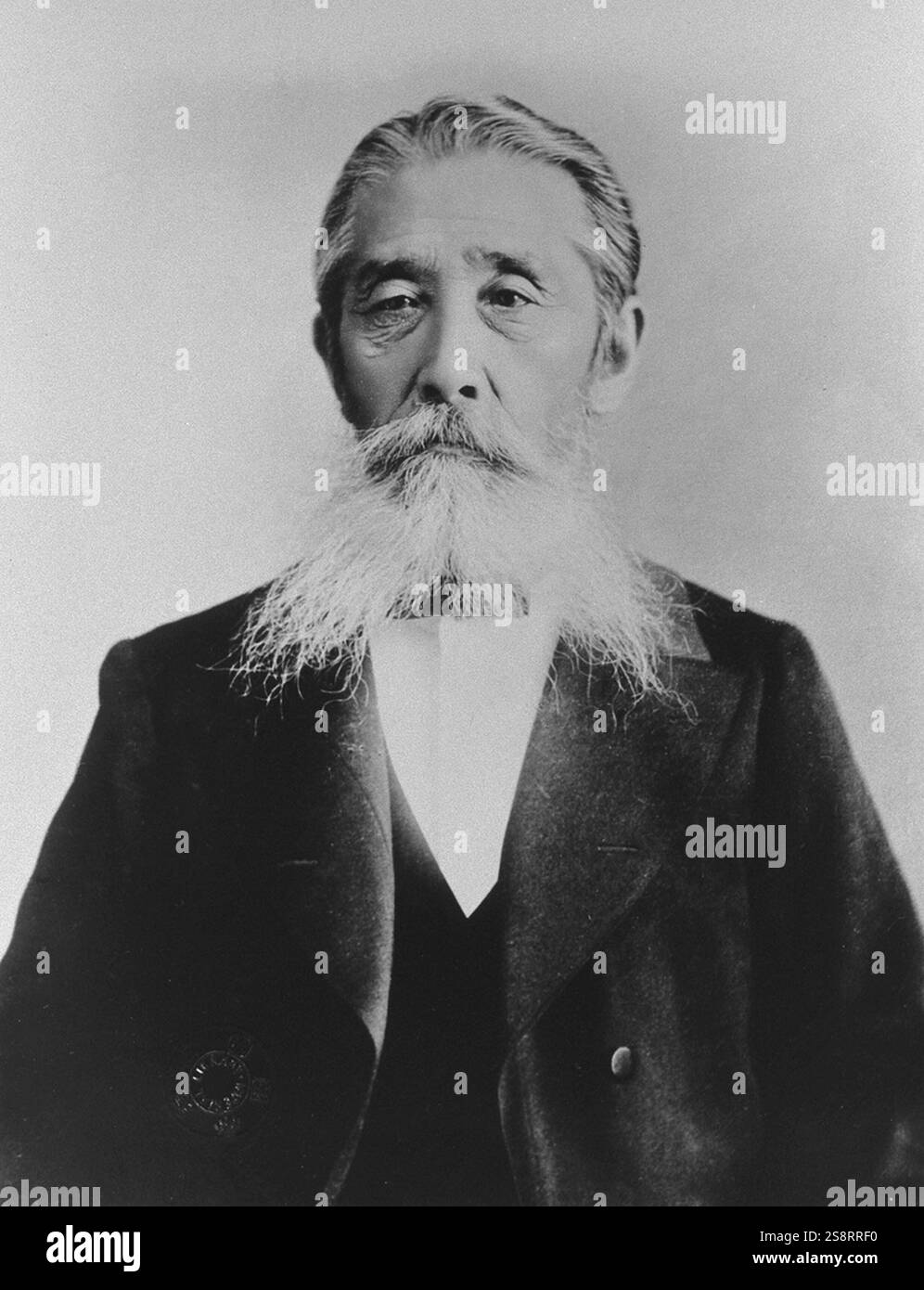 Itagaki Taisuke (* 21. Mai 1837 bis 16. Juli 1919) war ein japanischer Soldat, Politiker und Führer der Bewegung für Freiheit und Volksrechte (Jiyu Minken Undo), die sich zur ersten politischen Partei Japans entwickelte. Sein Bild ist auf Japans 1953 100-Yen-Banknote zu sehen Stockfoto