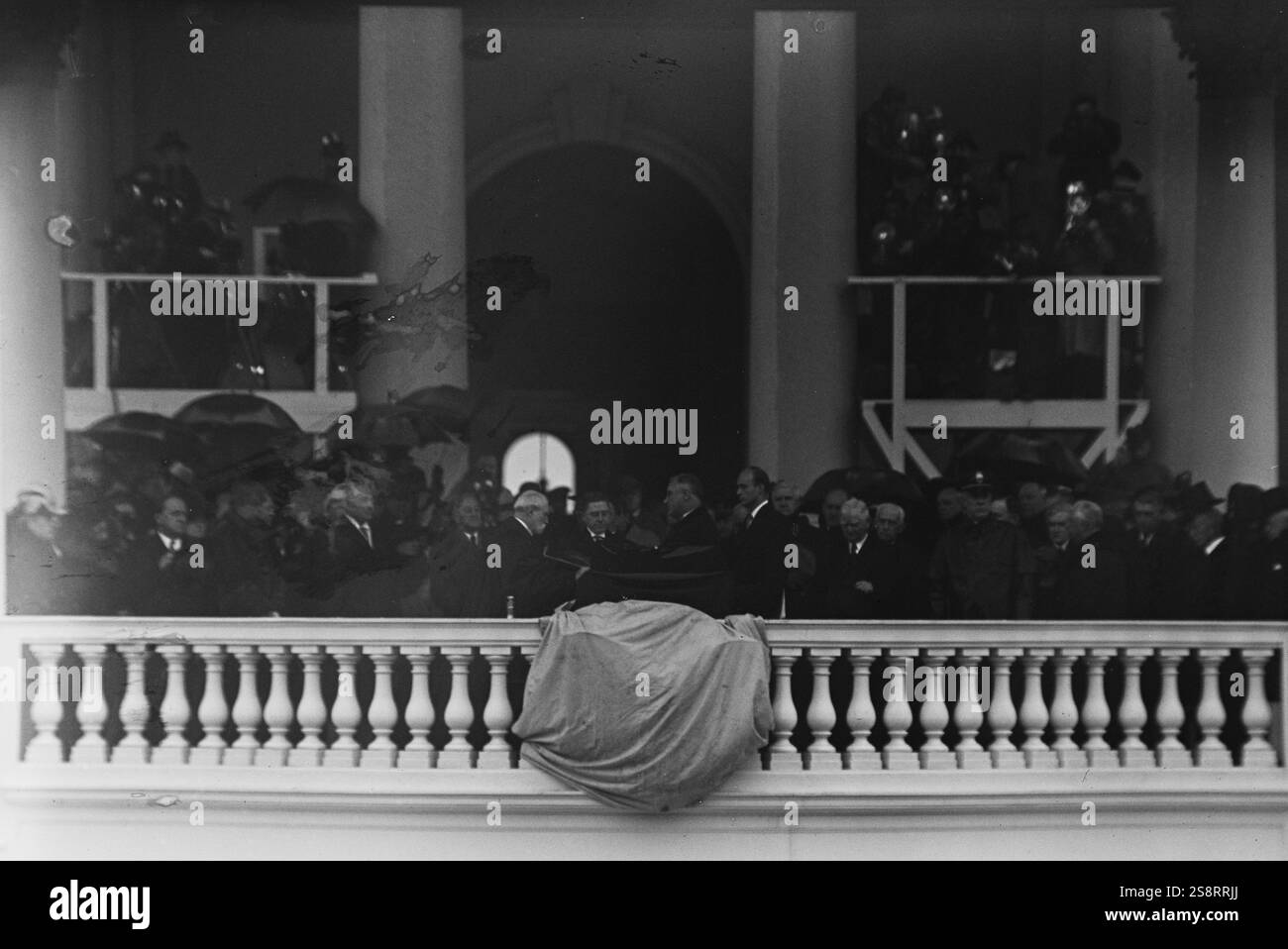 Die zweite Amtseinführung von Franklin D. Roosevelt als Präsident der Vereinigten Staaten fand am Mittwoch, den 20. Januar 1937, im East Portico of the United States Capitol in Washington, D.C. statt. Dies war die 38. Amtseinführung des Präsidenten und markierte den Beginn der zweiten Amtszeit von Franklin D. Roosevelt als Präsident und John Nance Garner als Vizepräsident Stockfoto