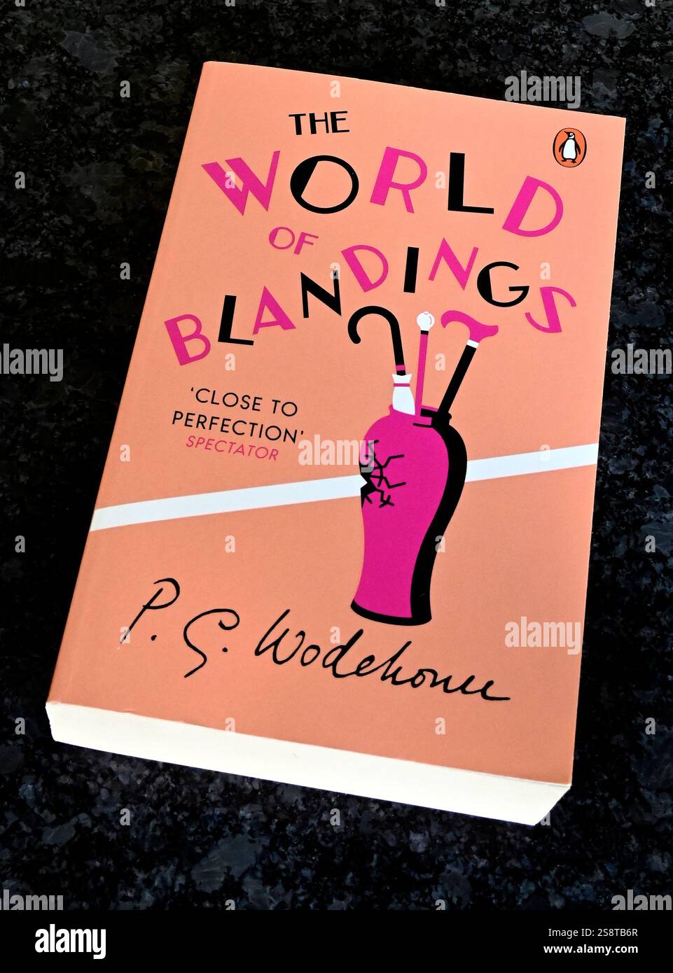 Bucheinband. „The World of Blandings“ von P.G.Wodehouse. Stockfoto