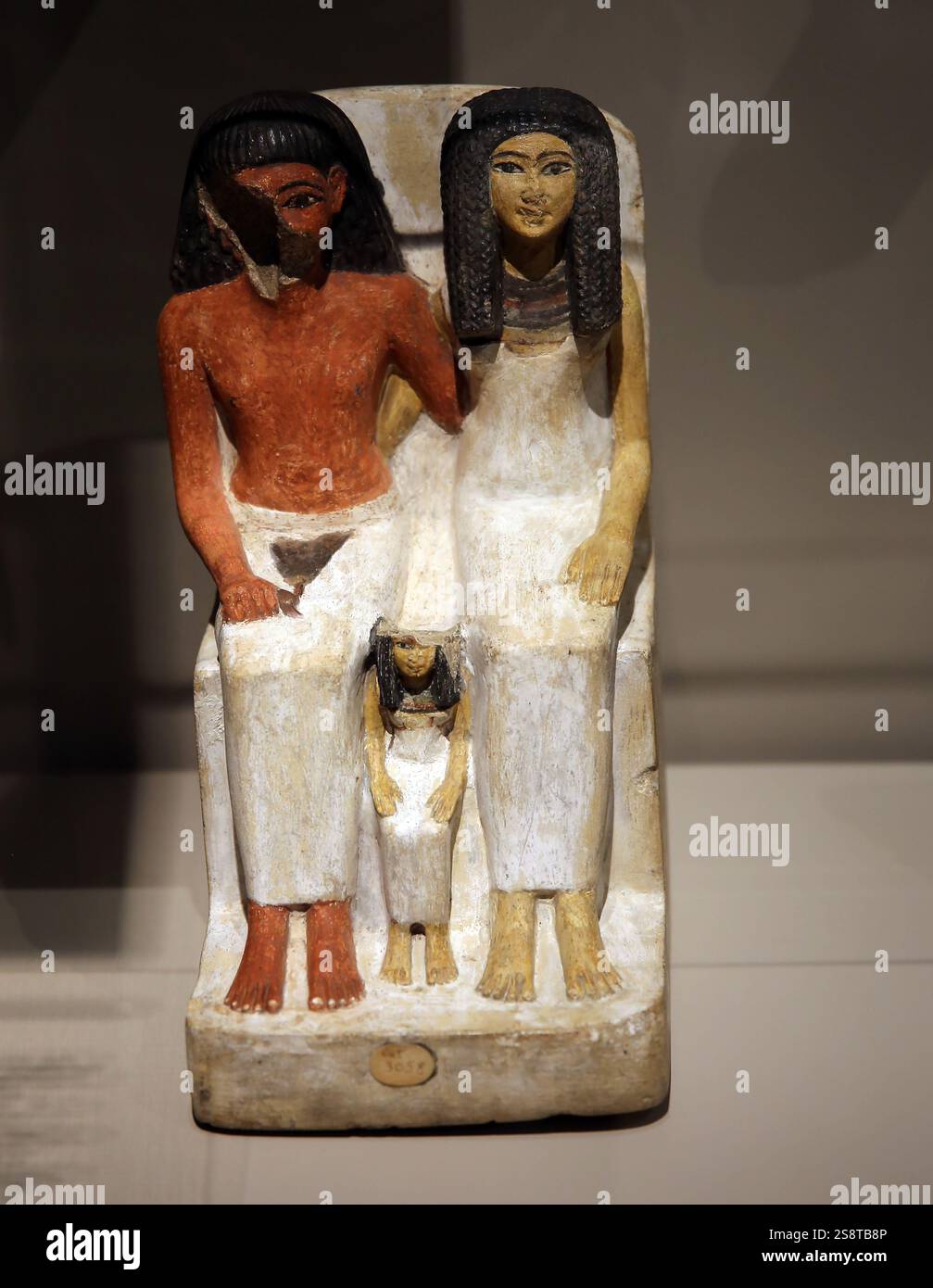 Statue des Mannes, seiner Frau mit ihrer Tochter. Lackierter Kalkstein. Neues Königreich. 18. Dynastie (1480-1390 v. Chr.). Theben. Ägypten. Ägyptisches Museum von Turin. Ita Stockfoto