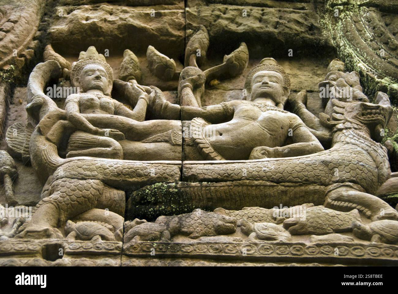 Ein Basreliefschnitzerei in Preah Khan, einem Tempel in Angkor, Kambodscha, erbaut im 12. Jahrhundert für König Jayavarman VII Stockfoto