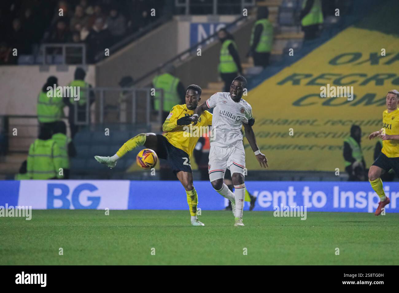 Ben Siriki Dembele von Oxford United gegen Luton Town in der EFL Championship Stockfoto