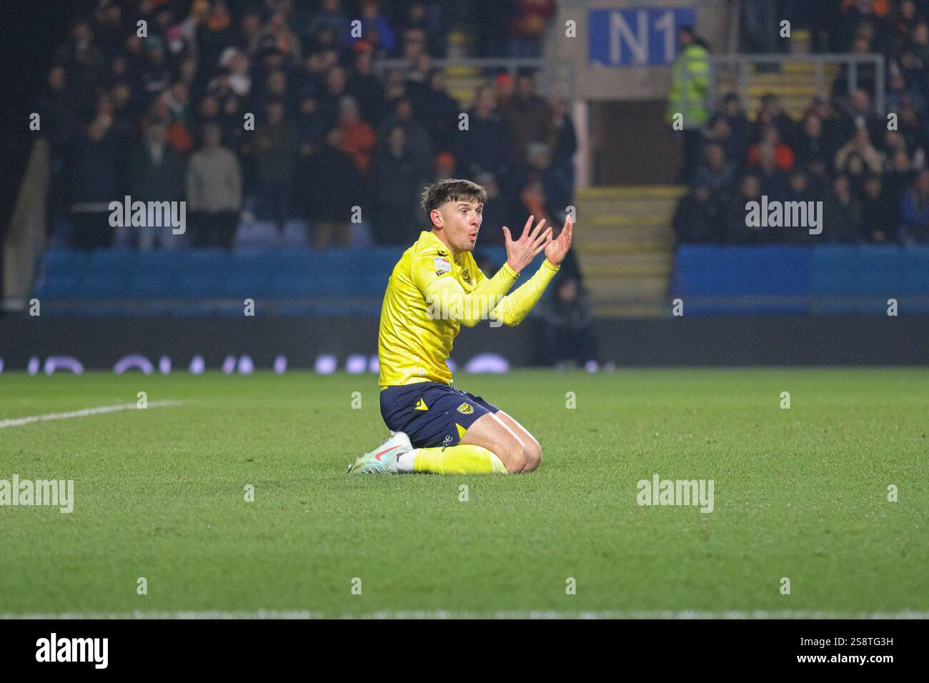 Mark Harris von Oxford United frustrierte gegen Luton Town in der EFL Championship Stockfoto