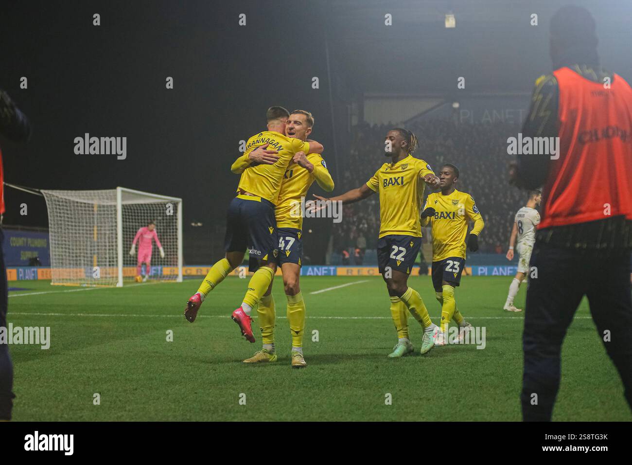 Michal Helik von Oxford United feiert in der EFL Championship Goal vs Luton Town Stockfoto