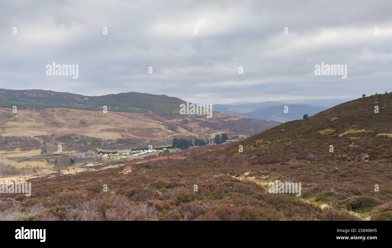 Glengoulandie Caravan Park nahe dem Dun Coillich Hill und glen rund um Glengoulandie in den schottischen Highlands. Perthshire. Sanfte schottische Landschaft - Smartphone-aufgenommenes Stockfoto