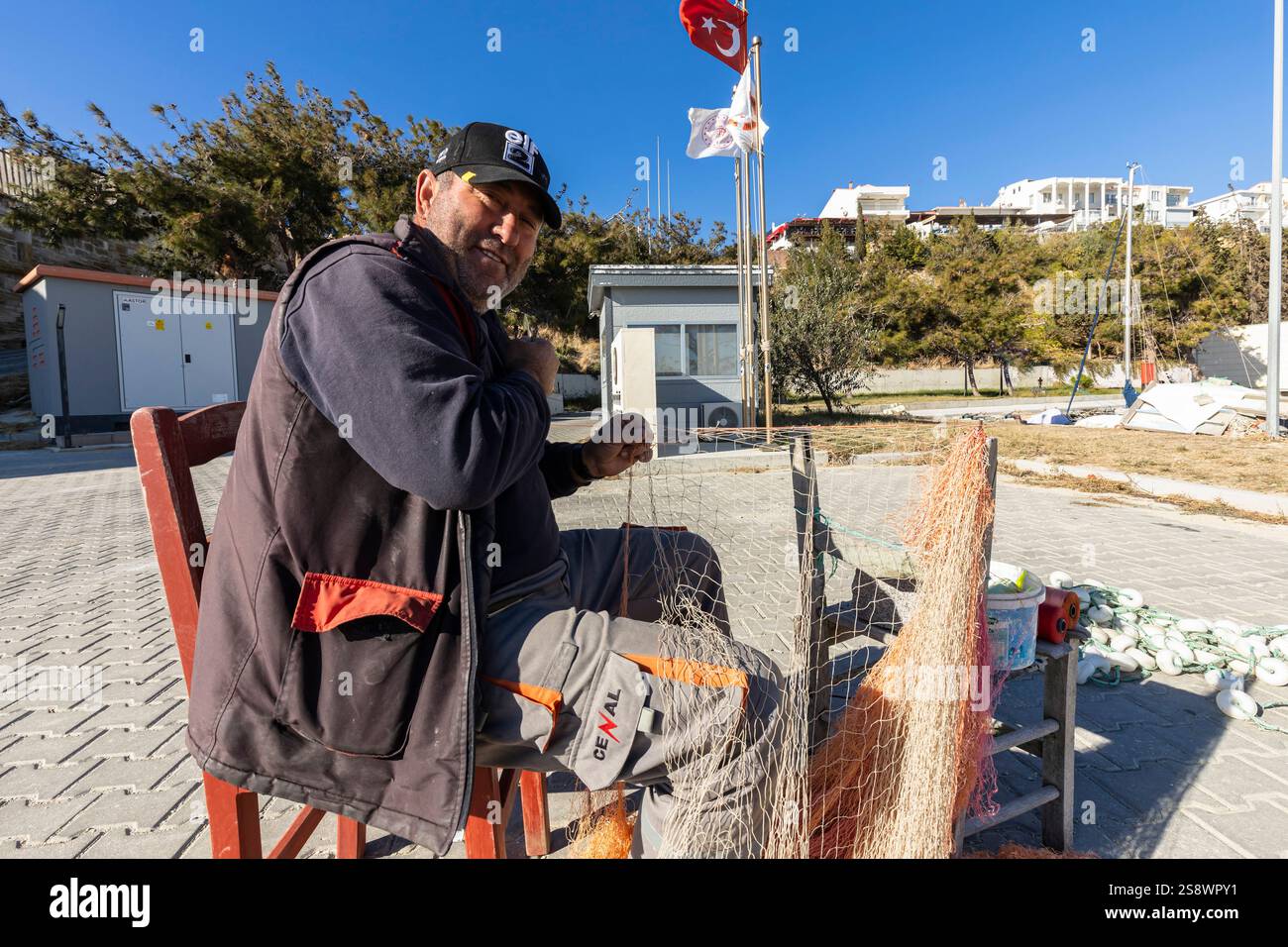 Fischereihafen Seddulbahir (Sedd el Bahr), Halbinsel Gelibolu (Gallipoli), Reparatur von Fischernetzen, Eceabat, Canakkale, Türkei Stockfoto