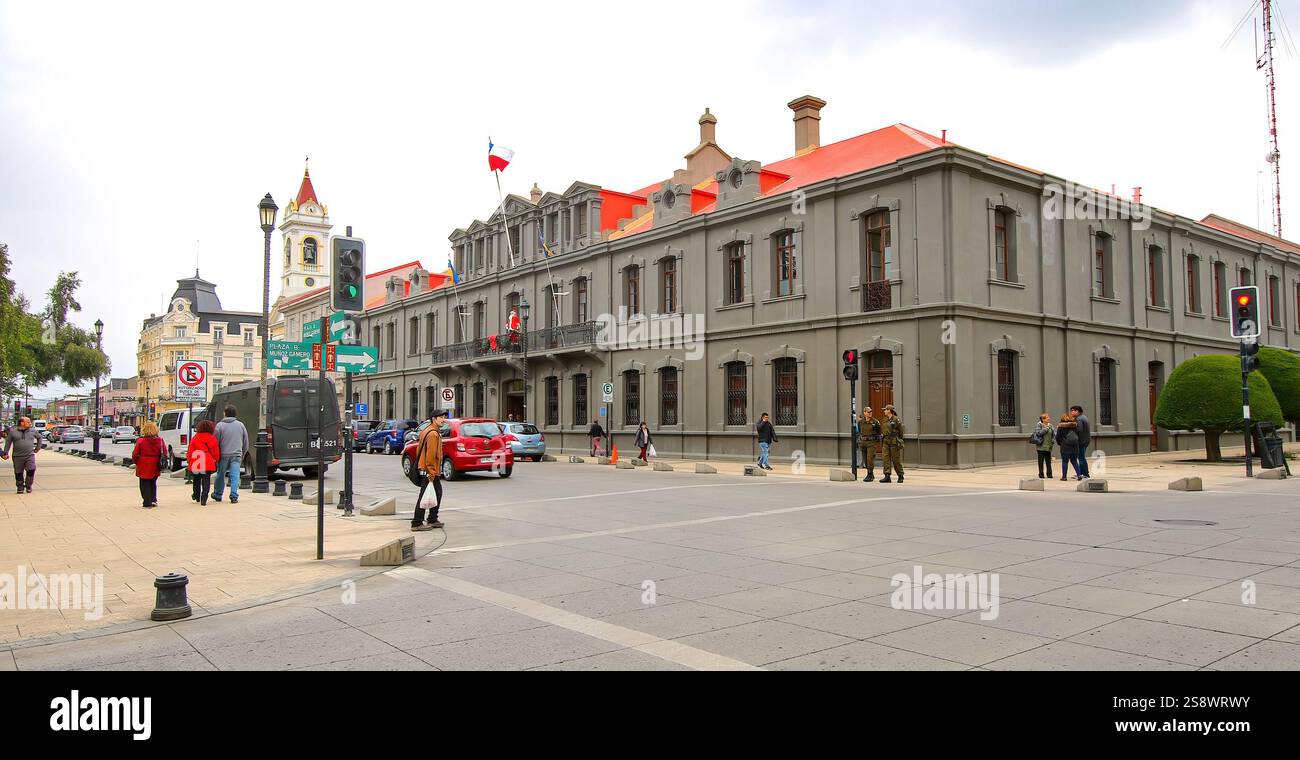 Regionalverwaltungsgebäude im Stadtzentrum von Punta Arenas, der südlichsten Stadt Chiles, in der Magallanes-Region entlang der Küste Stockfoto