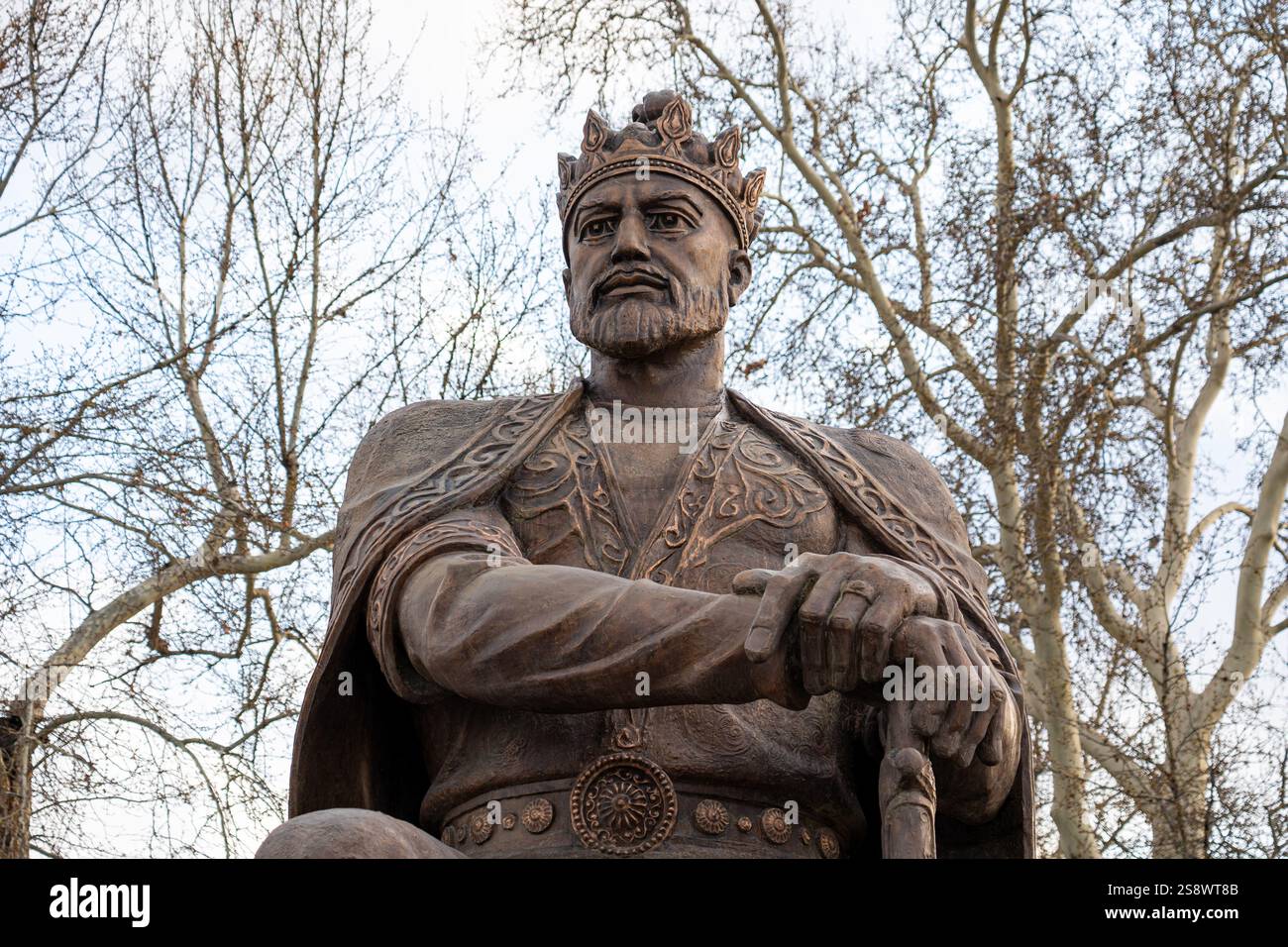 Amir Temur Monument in Samarkand, Usbekistan, Zentralasien - Bronzestatue des berühmten Eroberers, der das Timuridenreich gründete, auf seinem Thron Stockfoto