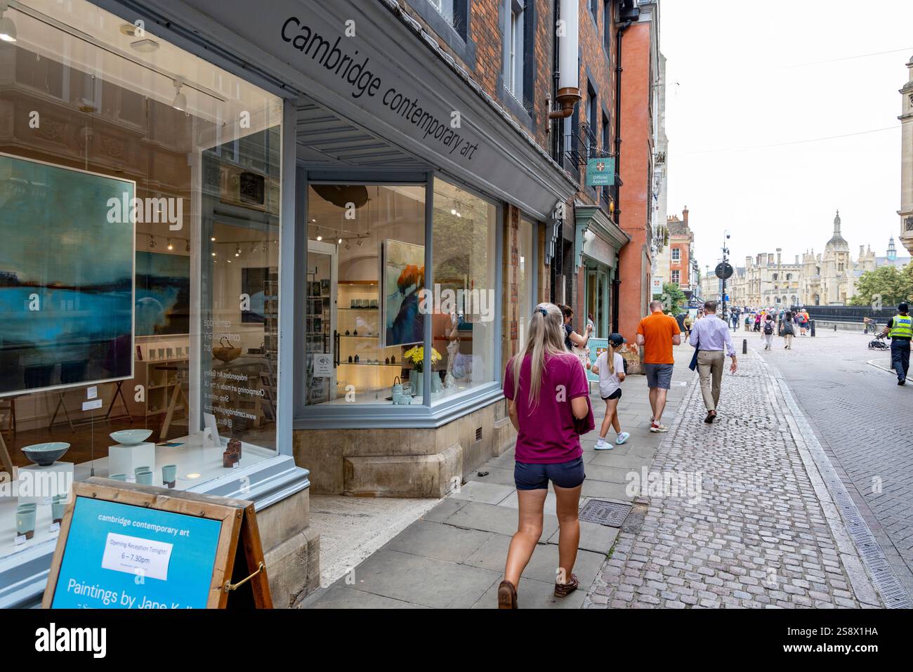 Stadtzentrum von Cambridge und Ladenlokal für zeitgenössische Kunst in Cambridge, England, Großbritannien, 2024 Stockfoto