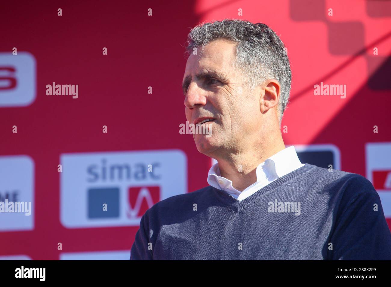 Benidorm, Valencianische Gemeinde, Spanien. Januar 2025. Benidorm, Spanien, 19. Januar 2025: Ehemaliger Radfahrer Miguel Indurain beim UCI Cyclo-Cross World Cup Benidorm Elite Women's Race am 19. Januar 2025 in Benidorm, Spanien. (Kreditbild: © Alberto Brevers/Pacific Press via ZUMA Press Wire) NUR REDAKTIONELLE VERWENDUNG! Nicht für kommerzielle ZWECKE! Stockfoto