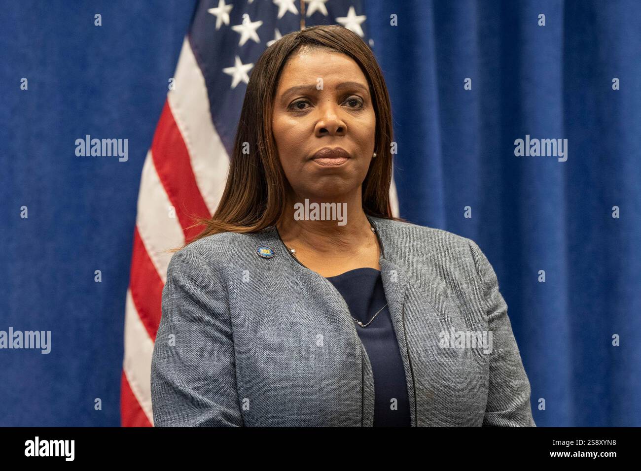 23. Januar 2025, New York, New York, USA: Generalstaatsanwaltschaft Letitia James gibt am 23. Januar 2025 im Büro des New Yorker Generalstaatsanwalts in New York eine Erklärung über eine grundsätzliche Einigung mit Mitgliedern der Familie Sackler und ihrer Firma Purdue Pharma, Inc. Für ihre Rolle bei der Entstehung der Opioidkrise bekannt. (Kreditbild: © Lev Radin/ZUMA Press Wire) NUR REDAKTIONELLE VERWENDUNG! Nicht für kommerzielle ZWECKE! Stockfoto
