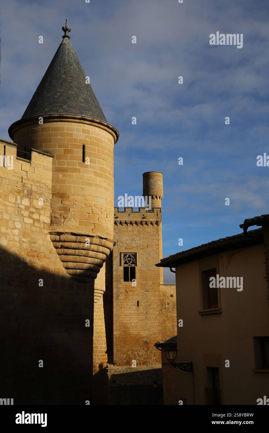 Spanien. Navarra. Olite. Palast von Olite. Detail des Turms. Stockfoto