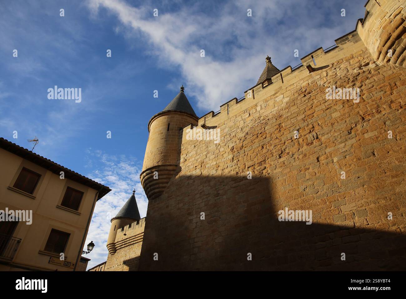 Spanien. Navarra. Olite. Palast von Olite. Details der Wände Stockfoto