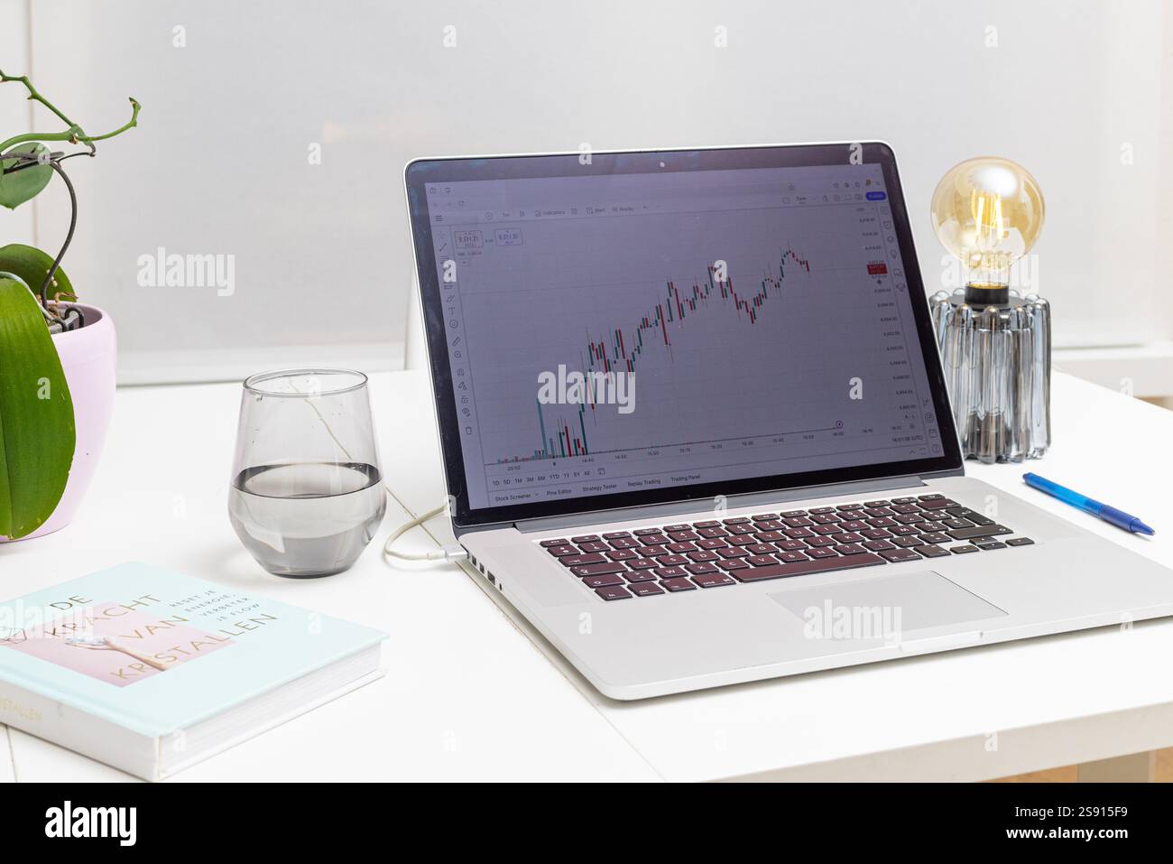 Das Büro eines Tageshändlers Stockfoto