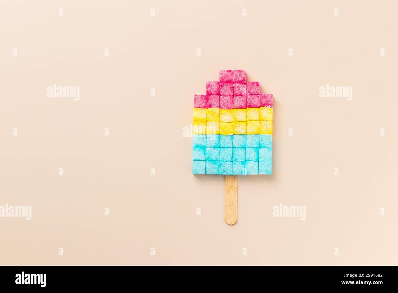 Konzeptionelles süßes Sommereis, minimalistischer Stil Stockfoto