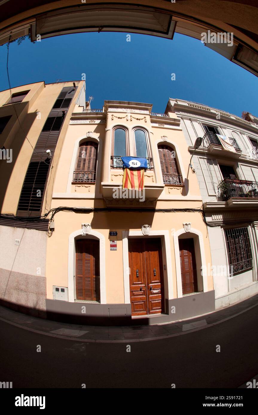 Einfamilienhaus im traditionellen katalanischen Stil des XX. Jahrhunderts, Barcelona, Gracia District, Spanien Stockfoto