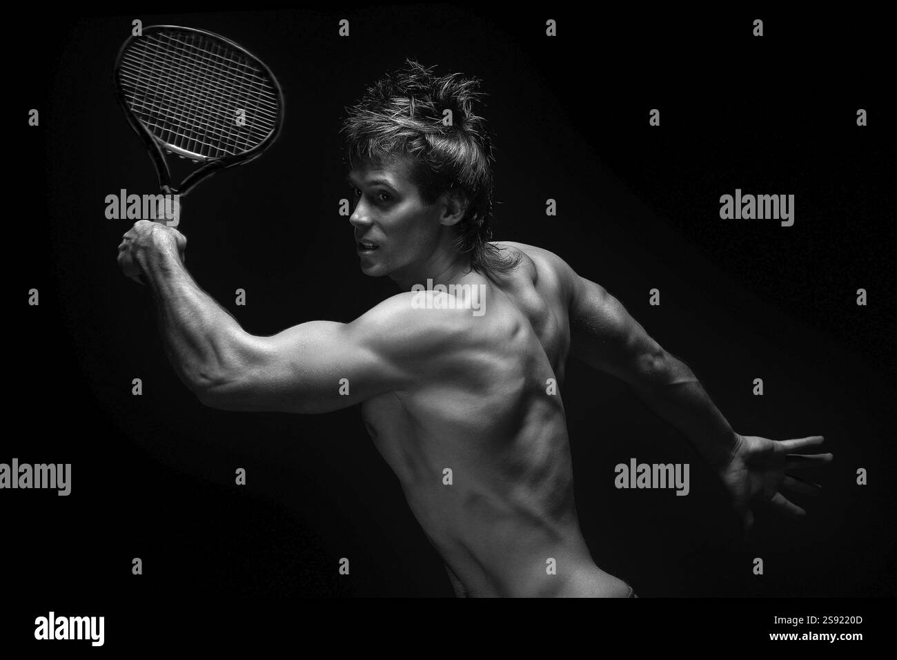 Porträt eines Tennisspielers mit Schläger Stockfoto