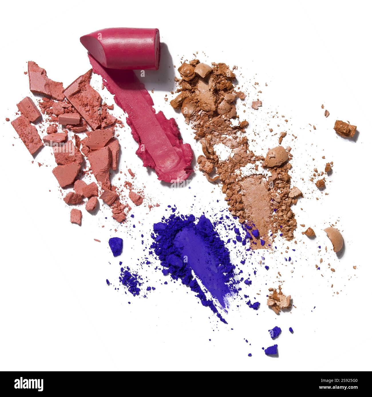 Kreatives Konzeptfoto von Kosmetikmustern Schönheitsprodukte Lippenstift Lidschatten auf weißem Hintergrund Stockfoto