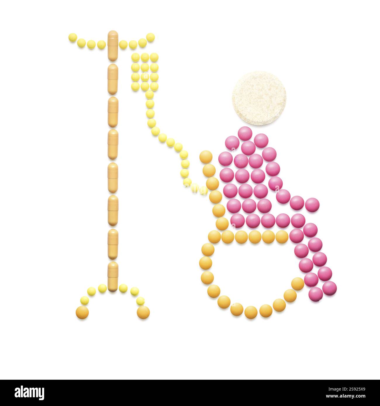 Kreatives Medizin- und Gesundheitskonzept von Pillen in Form eines Patienten mit Rollstuhl auf weißem Hintergrund Stockfoto