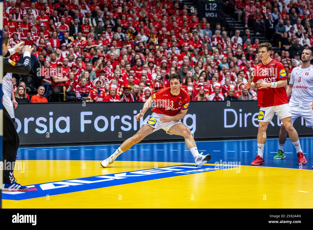 Herning, Dänemark. Januar 2025. Niclas Kirkelokke (3) aus Dänemark wurde 2025 beim IHF Handball-WM-Spiel der Männer zwischen Dänemark und der Schweiz bei Jyske Bank Boxen in Herning gesehen. Stockfoto